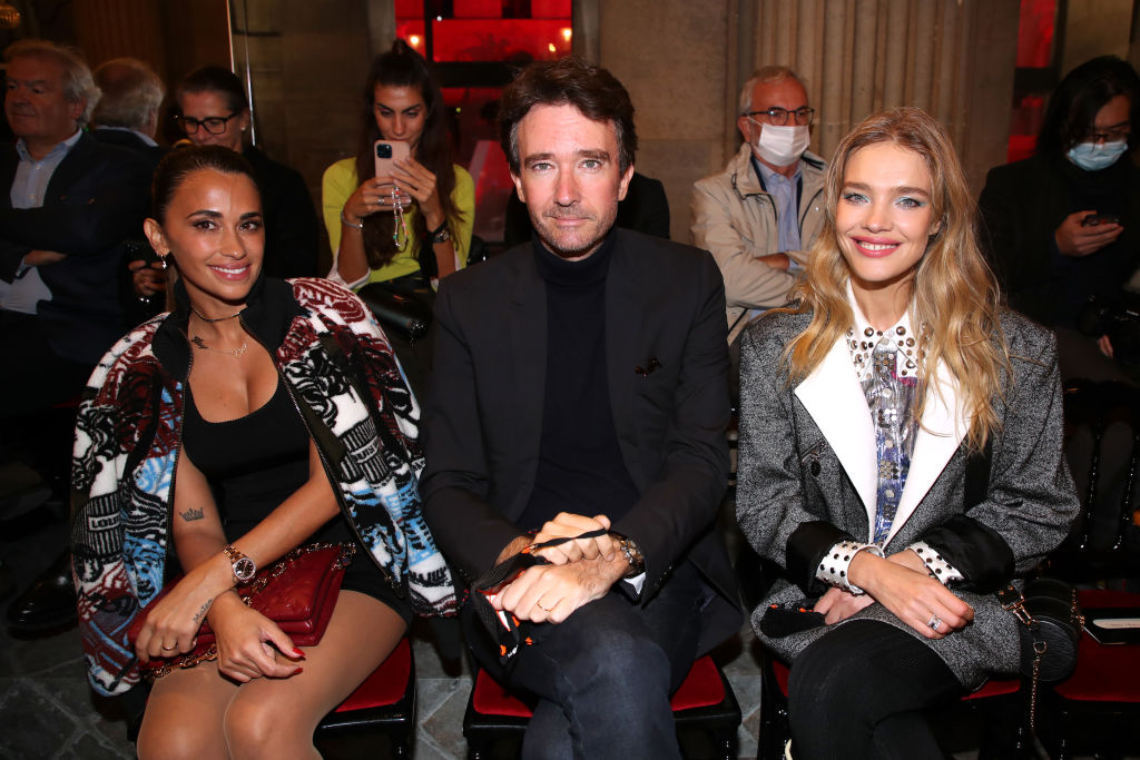 Дженніфер Коннеллі та Алісія Вікандер на показі Louis Vuitton