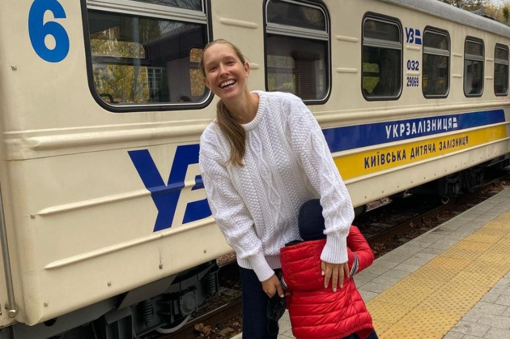 Железная дорога и море эмоций: Катя Осадчая показала, как провела выходной с сыном