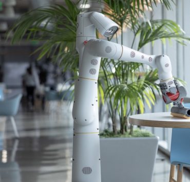 Компанія Google почала використовувати роботів для прибирання своїх офісів