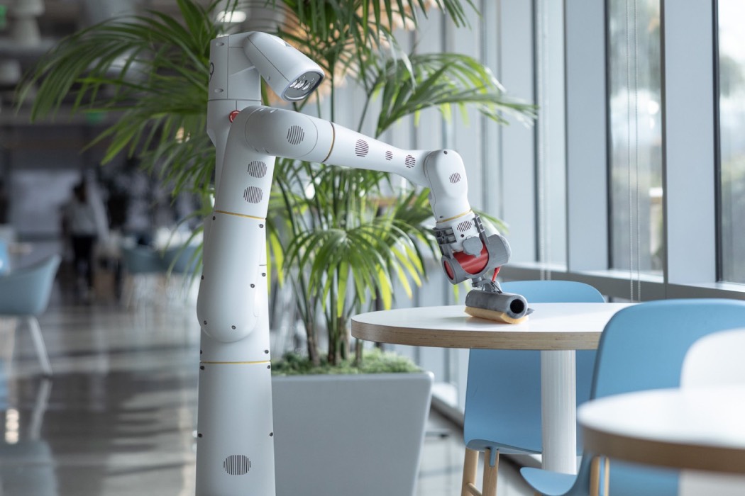 Компания Google начала использовать роботов для уборки своих офисов