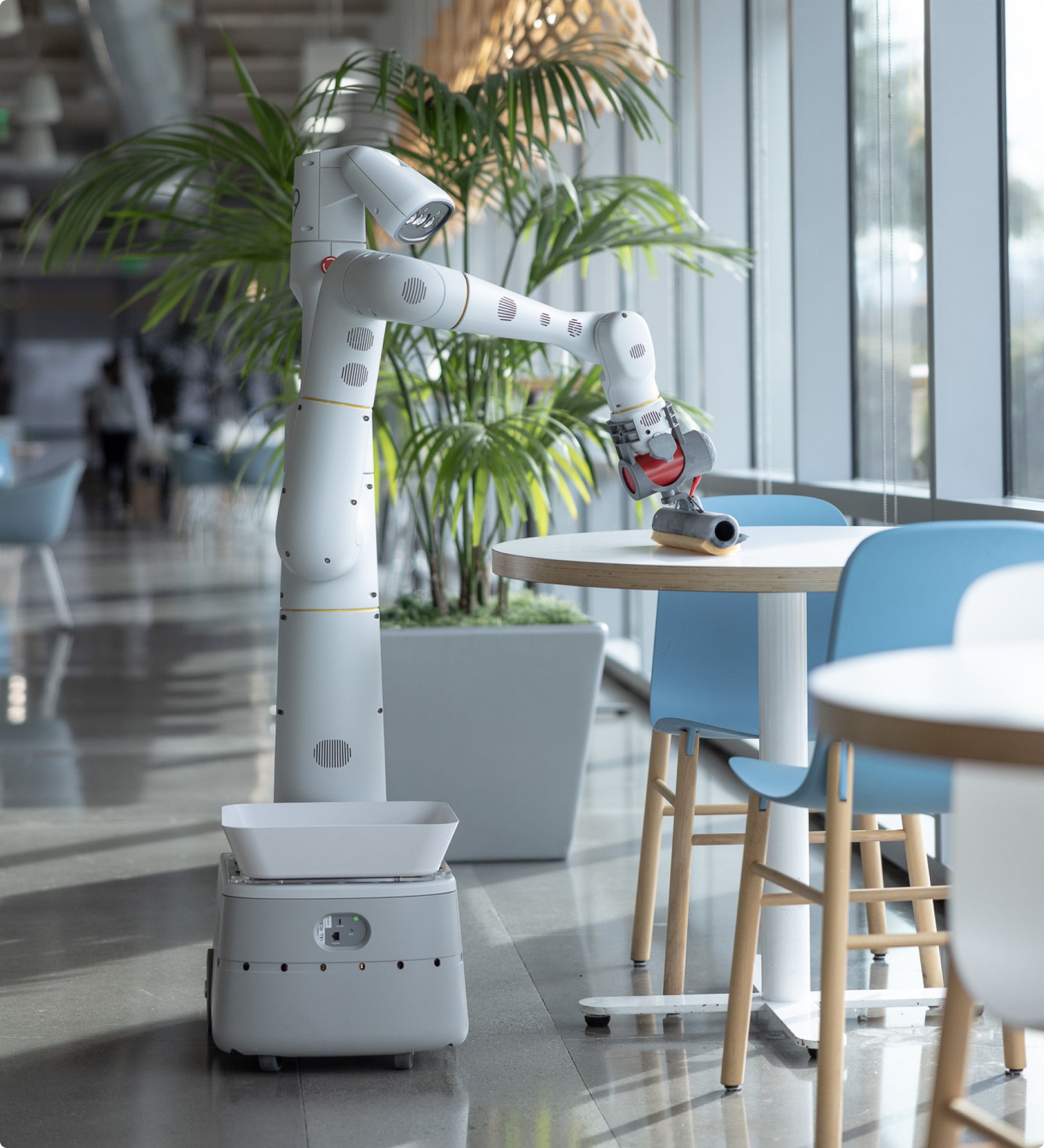 Компанія Google почала використовувати роботів для прибирання своїх офісів