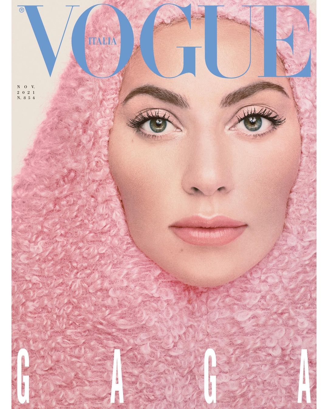 Леді Гага прикрасила обкладинку одразу двох журналів Vogue