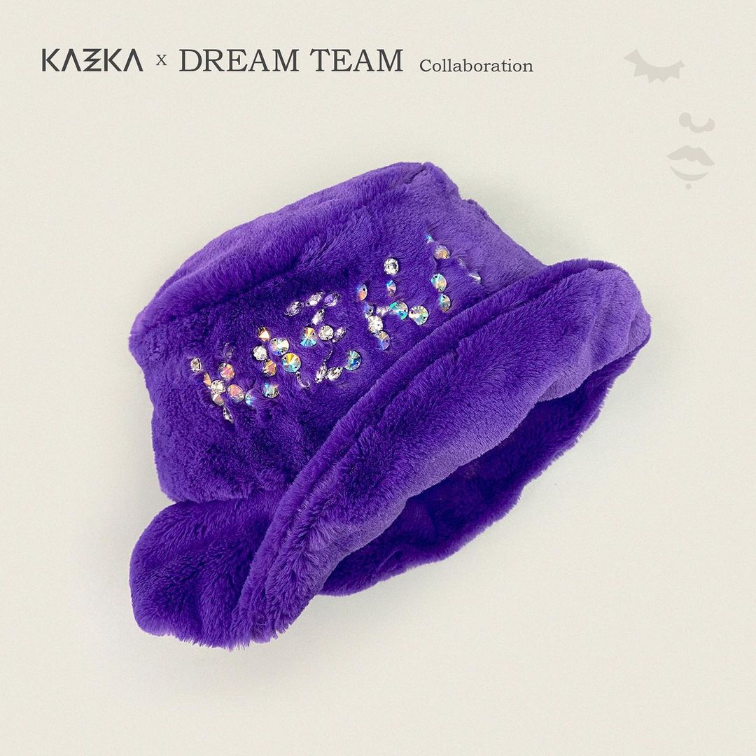 KAZKA выпустила собственный мерч в коллаборации с брендом Dream Team