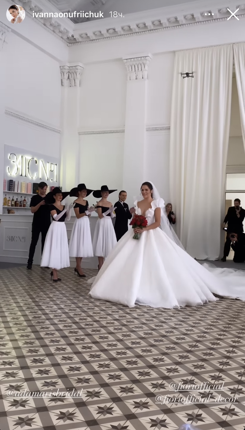 Розкішний антураж та «королівська» сукня: Іванна Онуфрійчук офіційно вийшла заміж