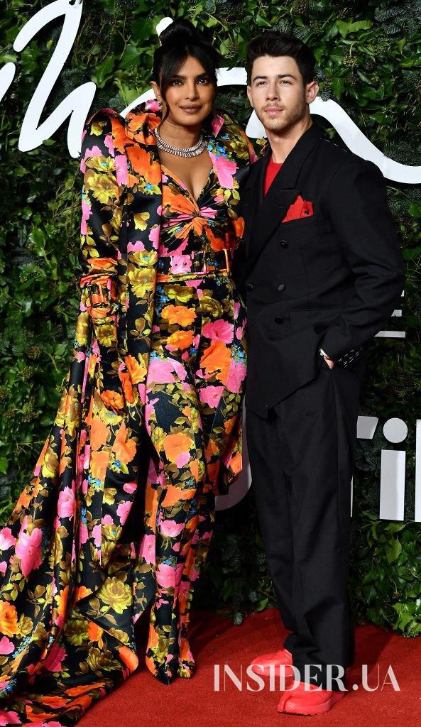 Приянка Чопра в цветочном наряде Richard Quinn и Деми Мур в блестящем платье Fendi Couture на Fashion Awards’21