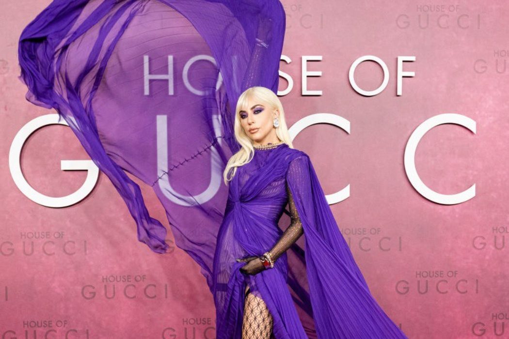 В духе 80-х: Леди Гага на лондонской премьере фильма «Дом Gucci»