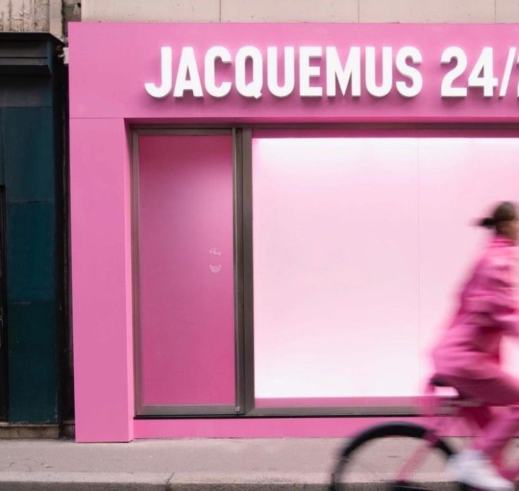 Jacquemus відкрив рожевий магазин, присвячений сумці La Bambino Long