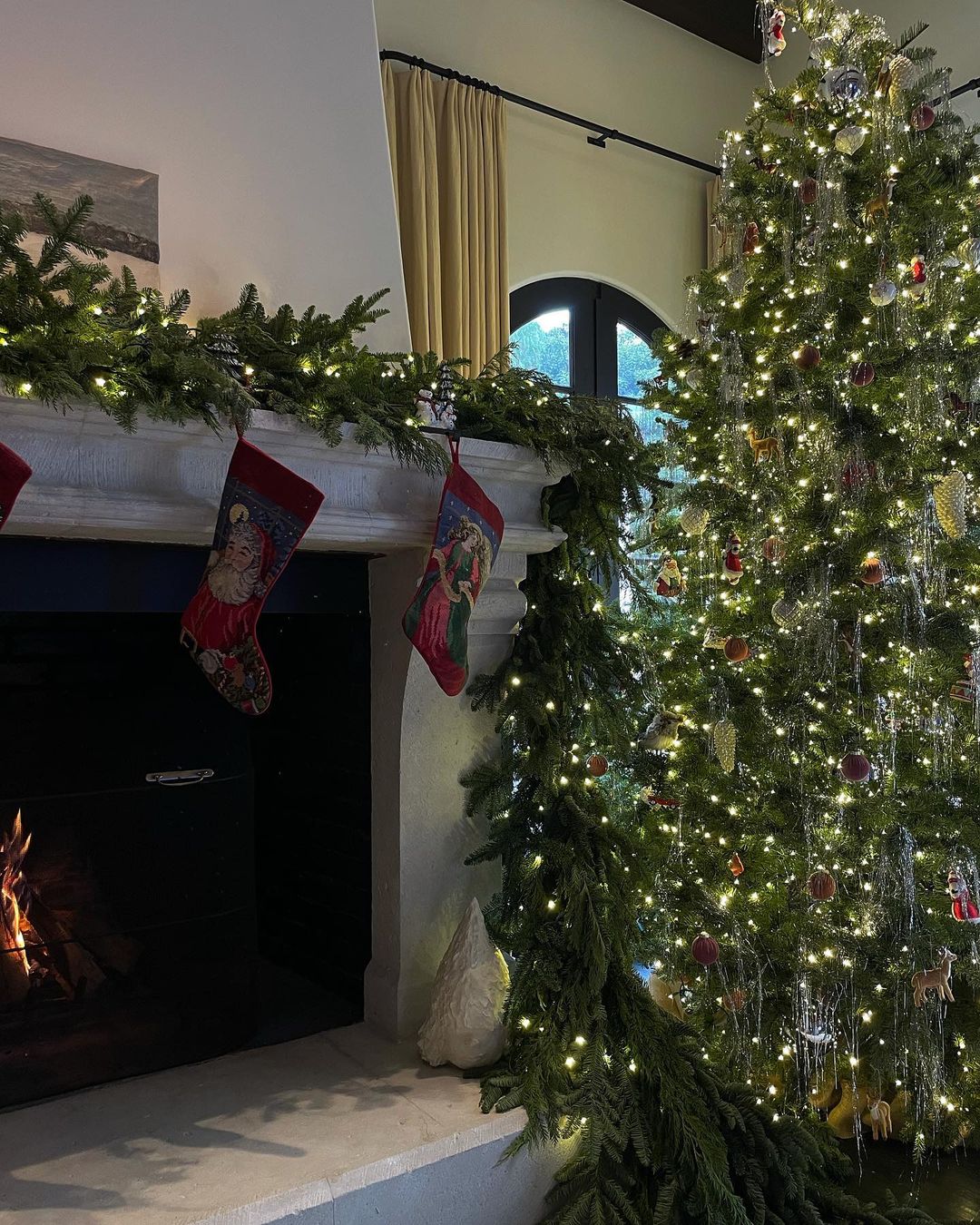 Смотрите, как Кендалл Дженнер украсила свой дом к Рождеству