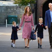 Кейт Миддлтон и принц Уильям показали новый портрет принцессы Шарлотты