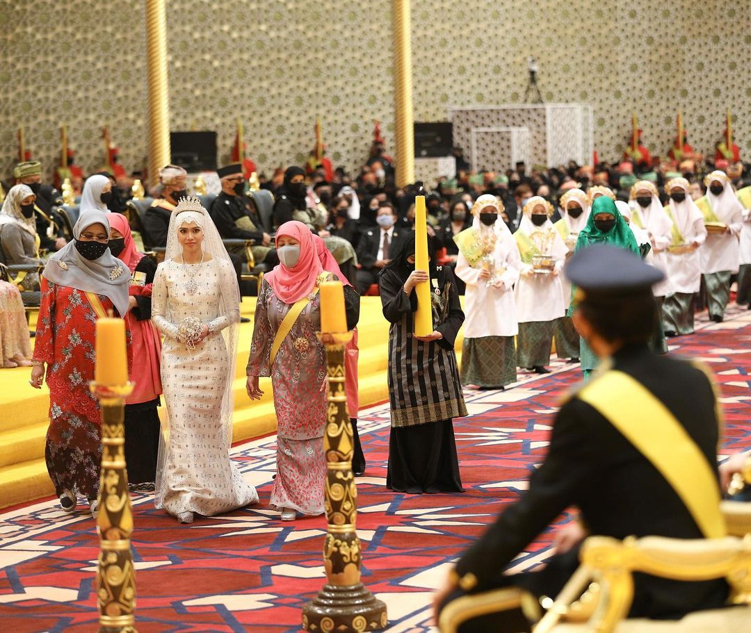 Діаманти, золото, парча: дочка султана Брунея вийшла заміж