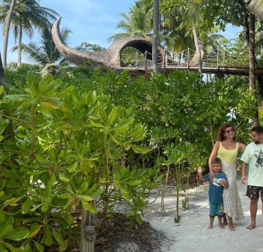 В объятиях солнца и океана: MONATIK с семьей отдыхает на Мальдивах