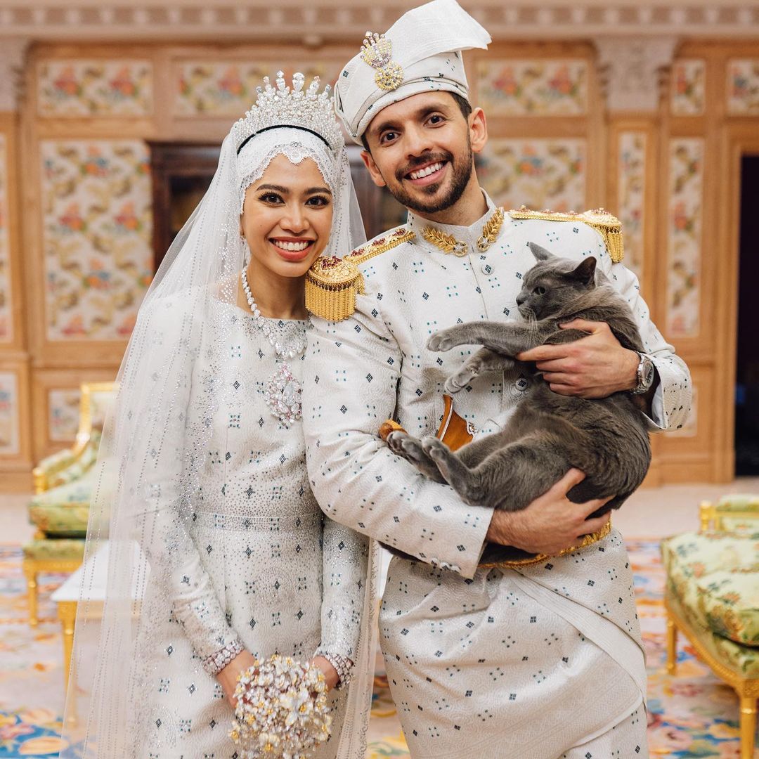 Діаманти, золото, парча: дочка султана Брунея вийшла заміж
