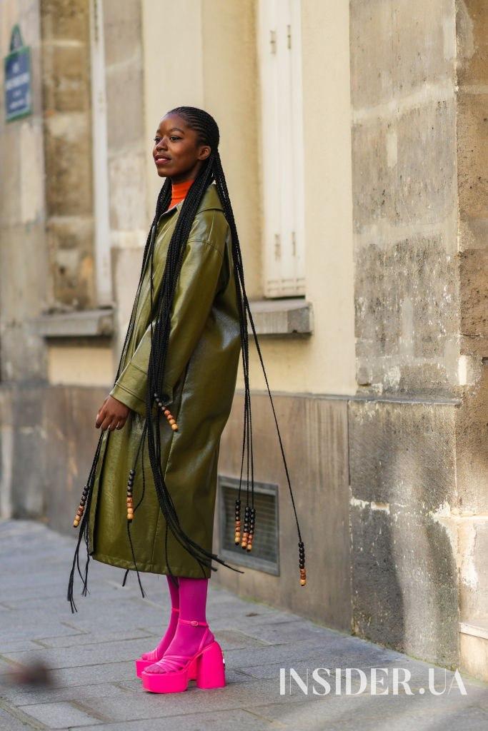 Забавные аксессуары и яркие цвета: что носили гости мужской Недели моды в Париже