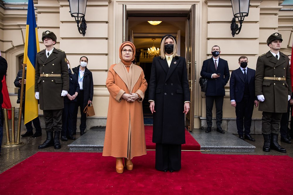 Ставка на чорний: Олена Зеленська на зустрічі з президентом та першою леді Туреччини