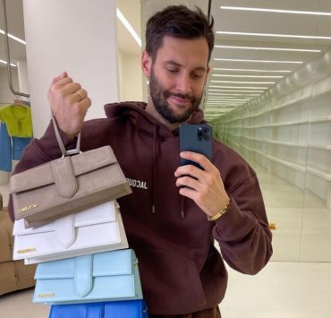 «Мои сумки не для тебя»: Симон Порт Жакмюс ответил на гомофобный комментарий в Instagram