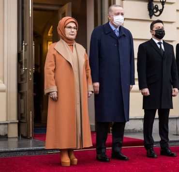 Ставка на черный: Елена Зеленская на встрече с президентом и первой леди Турции