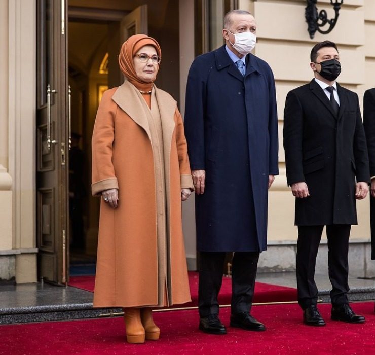 Ставка на черный: Елена Зеленская на встрече с президентом и первой леди Турции