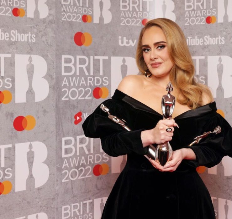Носители: Адель вышла в платье Marianna Senchina на церемонии Brit Awards