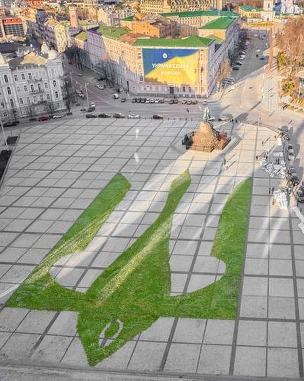 Выложенный в центре Киева трезубец из тюльпанов подали в Книгу рекордов Украины