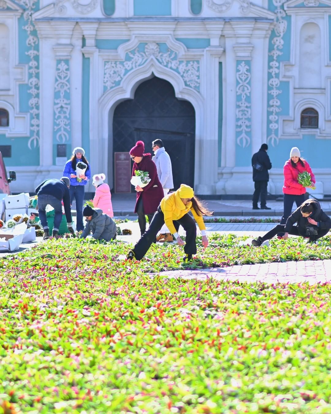 Выложенный в центре Киева трезубец из тюльпанов подали в Книгу рекордов Украины