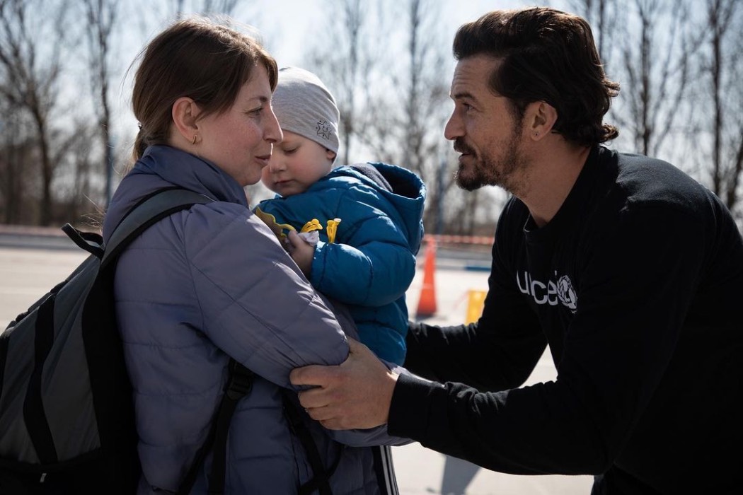 Орландо Блум приехал в Молдову, чтобы помочь украинским семьям