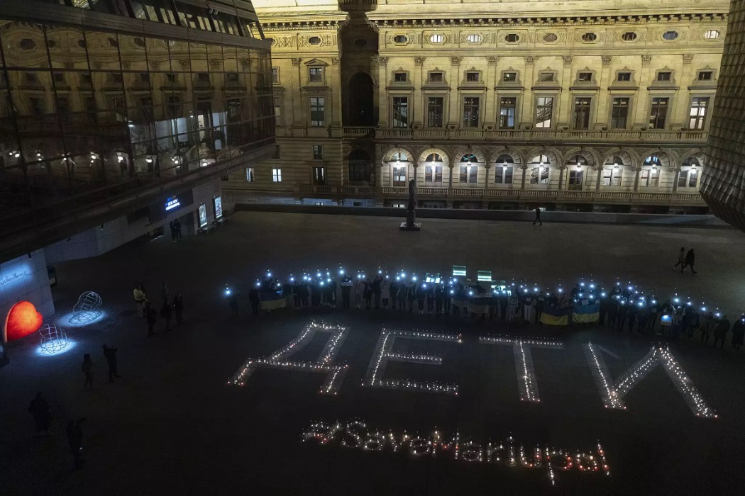 Театры Чехии организовали акцию «Свет для Мариуполя»