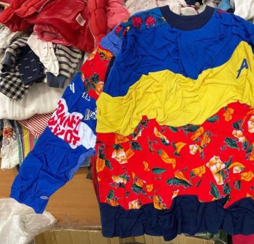 Бренд XOMEHKO создал коллекцию из поврежденной гуманитарной одежды