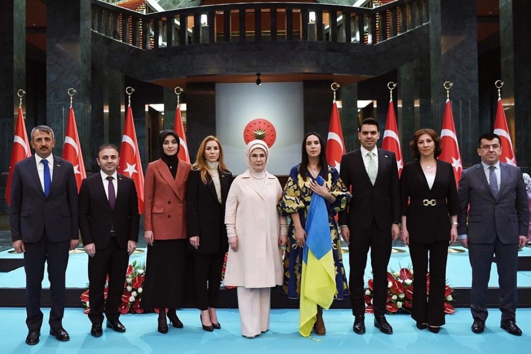 Джамала и первая леди Турции встретились с украинскими беженцами в Анкаре