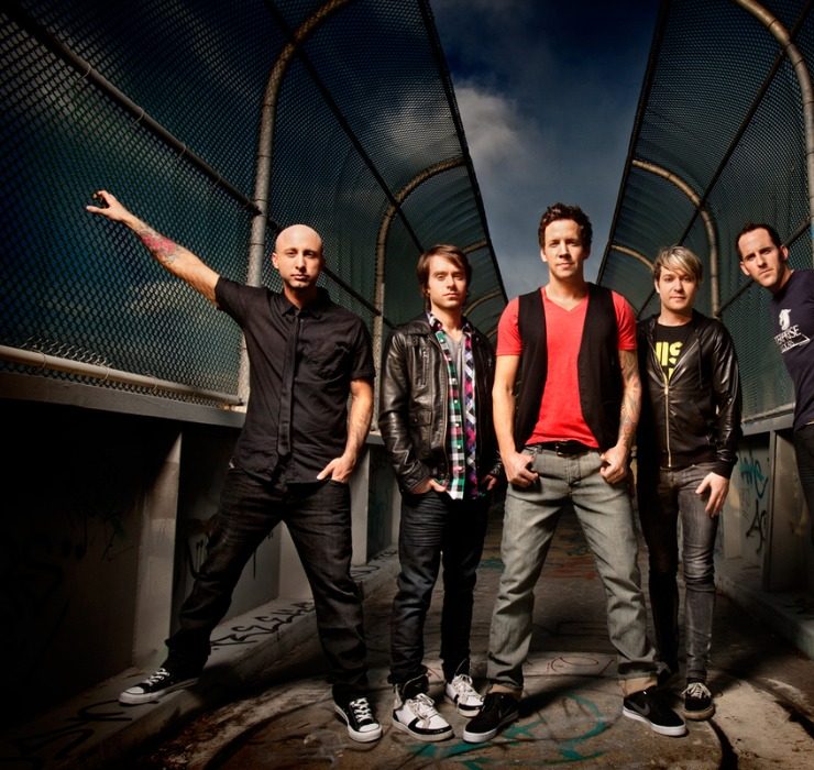 Канадская группа Simple Plan поддержала украинцев песней