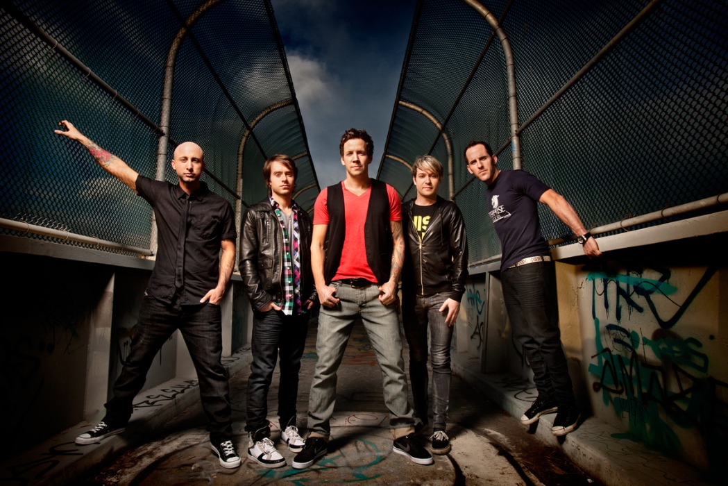 Канадская группа Simple Plan поддержала украинцев песней