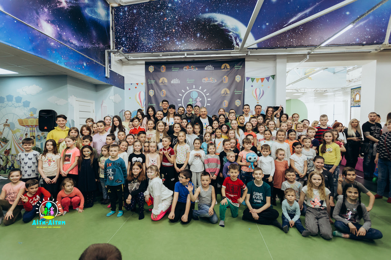 Позитив, Юрій Горбунов та інші зірки влаштували захід для дітей у Львові