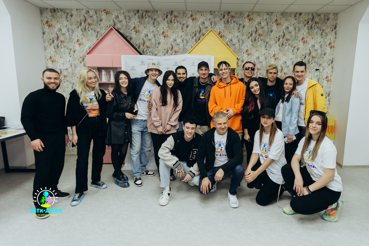 Позитив, Юрий Горбунов и другие звезды устроили ивент для детей во Львове