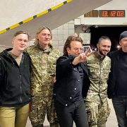 Украинская паляница с Тризубом в клипе Дрейка