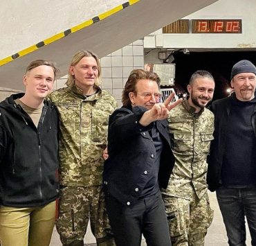 Участники легендарной группы U2 побывали в Киеве и Буче