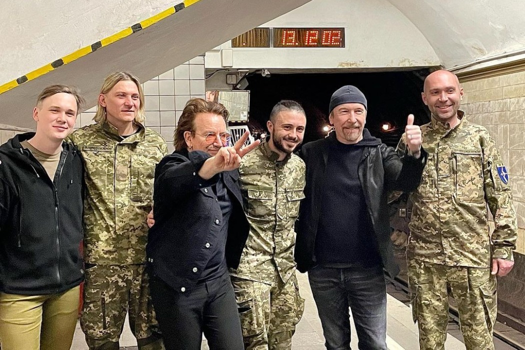 Учасники легендарного гурту U2 побували у Києві та Бучі