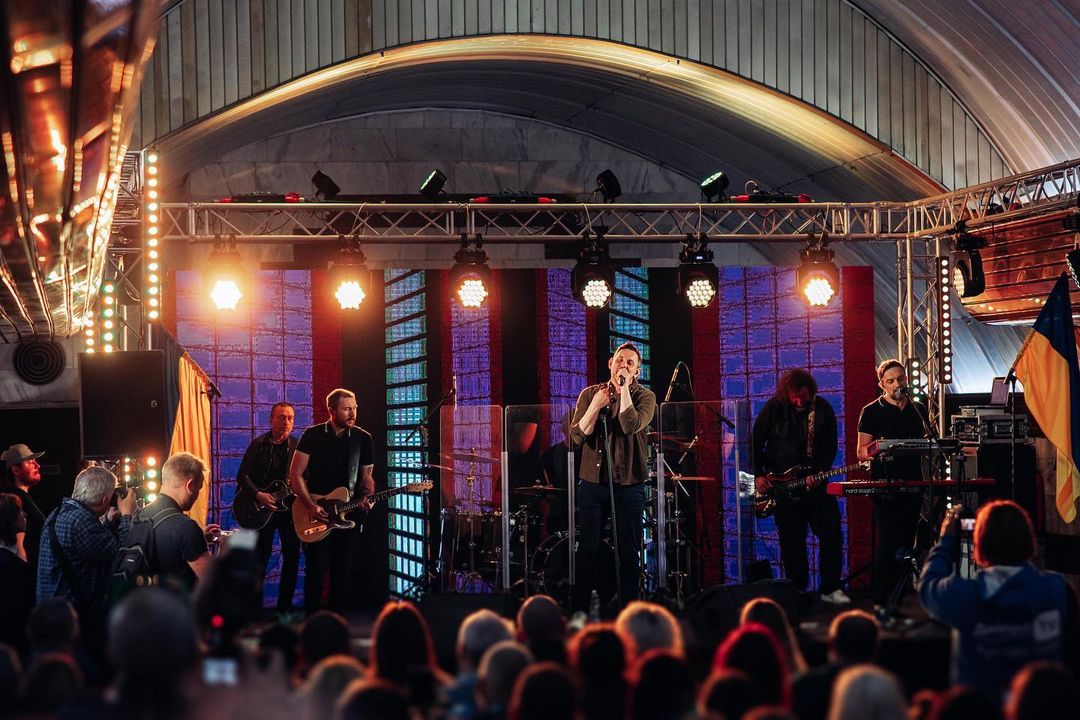 Группа «Друга ріка» дала благотворительный концерт в днепровском метро
