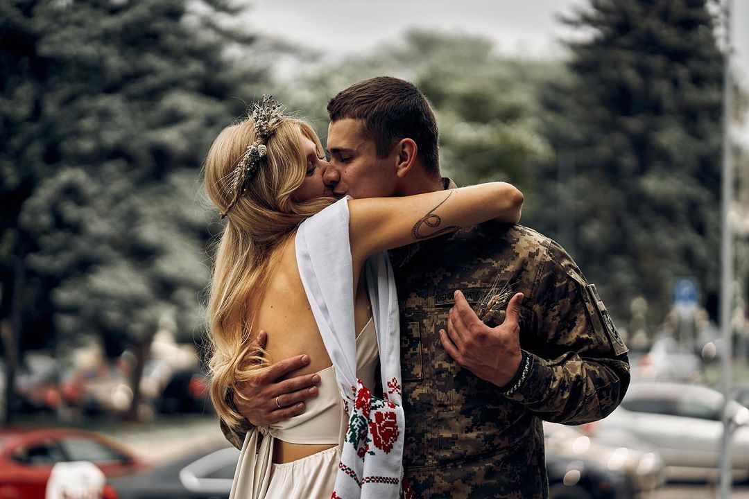 Бесплатные фотосессии для военнослужащих-молодоженов: важная инициатива украинских фотографов