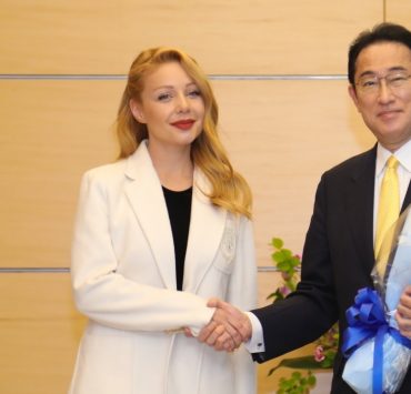Тина Кароль встретилась с премьер-министром Японии