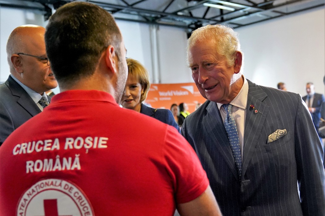 Принц Чарльз встретился с украинскими беженцами в Румынии