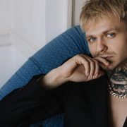 Вася Демчук и Алексей Костылев выпустили дуэтный трек «Не забуду»