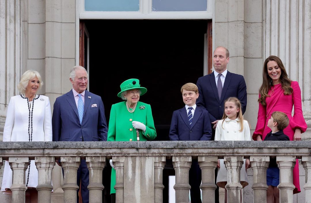 Єлизавета II завершила святкування ювілею появою на балконі Букінгемського палацу