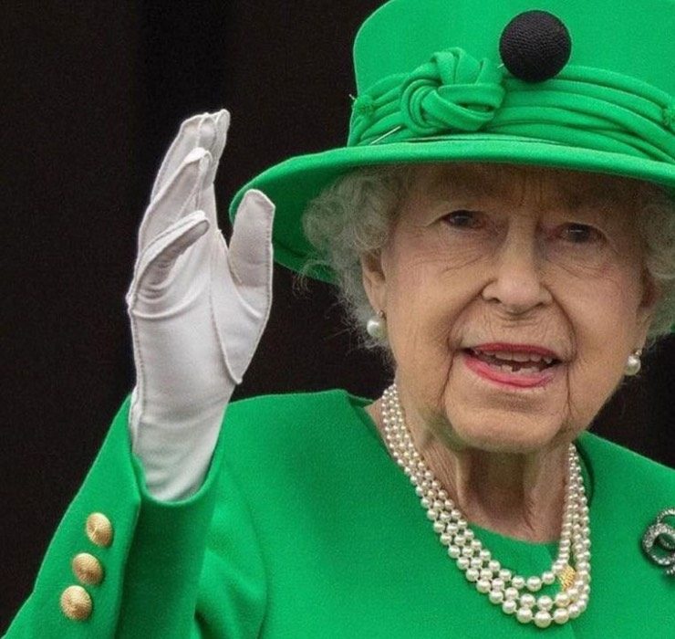 Елизавета II завершила празднование юбилея появлением на балконе Букингемского дворца