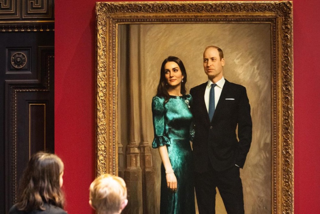 В Великобритании представили первый официальный портрет герцога и герцогини Кембриджских