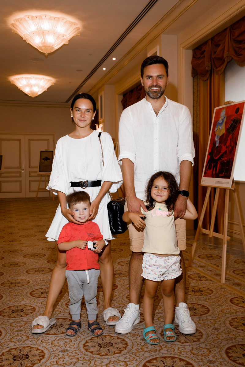 В киевском отеле Fairmont открыли благотворительную выставку украинских художников