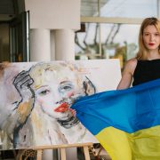 «Війна з багатьох зняла маски»: як художник Юрій Ваткін прожив 72 дні в окупації під Харковом