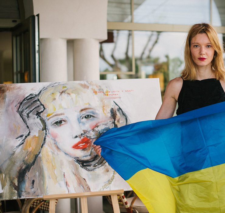 Как прошел благотворительный аукцион и арт-коктейль Юлии Моховиковой в Каннах