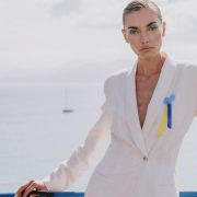 Образ дня: Иванна Сахно в Giorgio Armani на фестивале Canneseries 2021