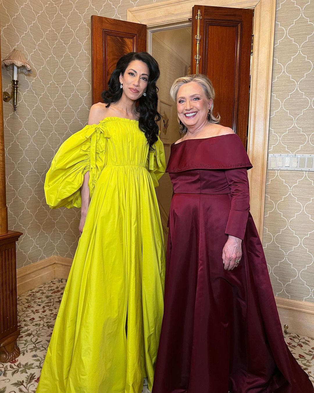 Ходят слухи: Брэдли Купер встречается с главной помощницей Хиллари Клинтон