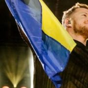 Coldplay на концерте в Варшаве спели песню «Обійми» группы «Океан Эльзы»