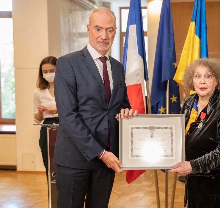 Ліна Костенко удостоїлася найвищої нагороди Франції